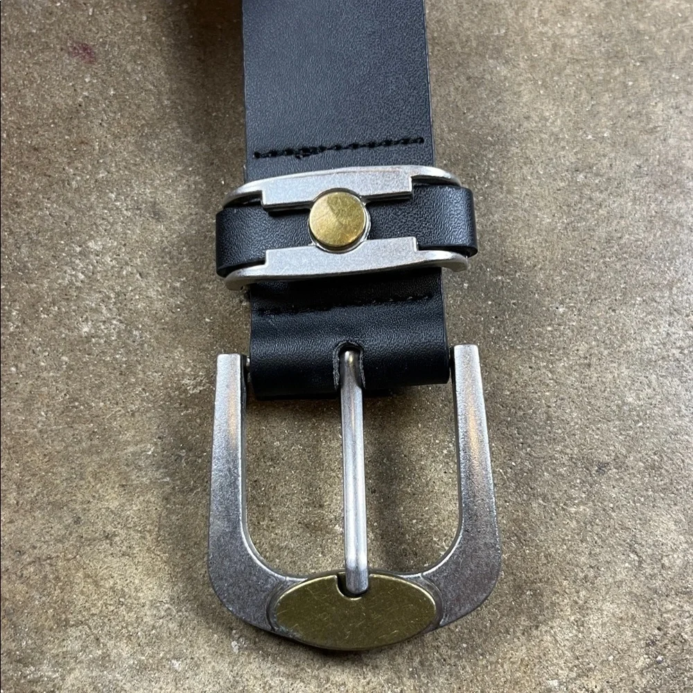 Men’s Black Leather Belt with Silver Buckle Size: 52